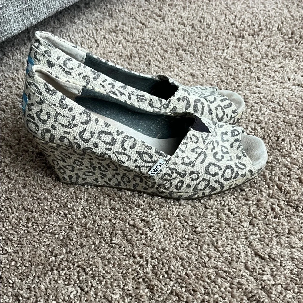 TOMS Women's Animal Print Wedges
